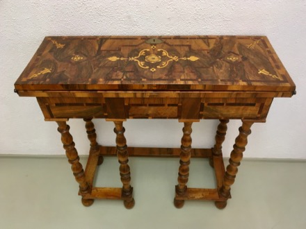 &atilde;Spieltisch;r&Ograve;