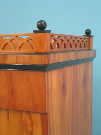 W&auml;scheschrank Biedermeier