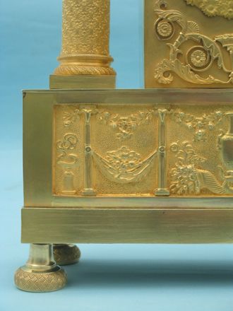 kleine Empire-Pendule